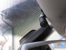 Nenápadné umístění mikrofonu nad předním zrcátkem zaručuje bezproblémové telefonování nejen za jízdy.